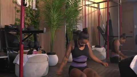 kelly__thomson online show from April 22, 2:02 pm