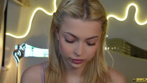 Kelly online show from November 27, 5:37 am