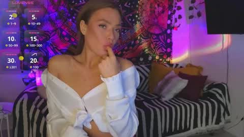 KellyFouler online show from September 18, 4:00 pm