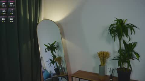 Snapshot of kellyisclose chatting on February 27, 12:03 am Kelly online show from February 27, 12:03 am