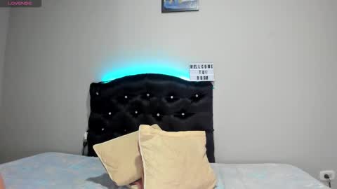 kellyMillian  online show from October 16, 9:24 pm