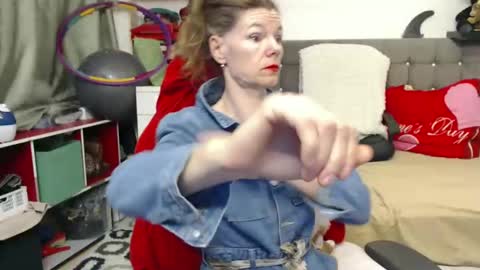 kelly online show from March 9, 1:14 am