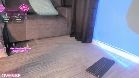 Kelsierobertss online show from January 18, 4:21 am