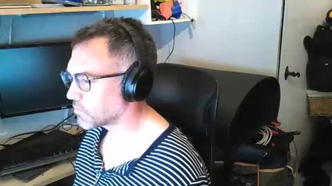 kelvin06133 online show from April 1, 9:56 pm