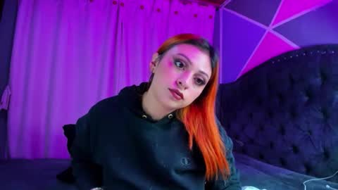 Kendarl Colins online show from May 2, 10:54 am