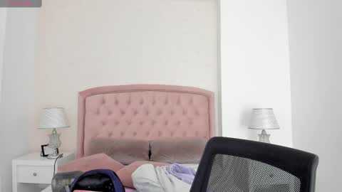 Snapshot of kendall__fox chatting on October 13, 5:09 am Kendall online show from October 13, 5:09 am
