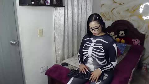 kendall  online show from October 16, 4:34 am