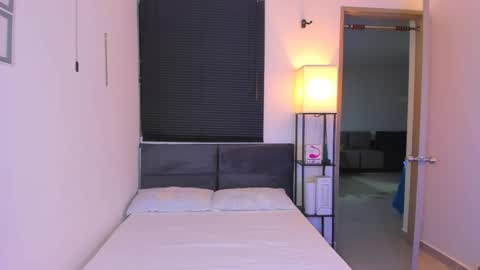 kendel_dimitri online show from April 4, 5:36 am