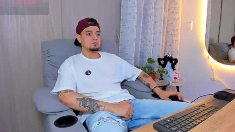 kendel_dimitri online show from October 16, 5:18 am