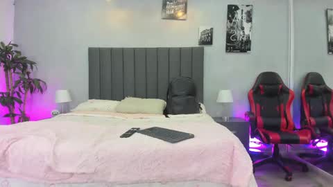 Kendra London online show from April 23, 11:18 am