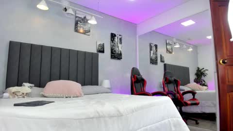 Kendra London online show from March 3, 11:50 am