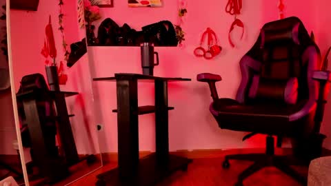 kenia_thompsom01 online show from April 7, 2:24 am