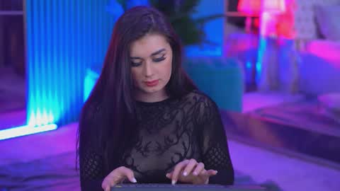 Kendra online show from November 15, 6:20 pm