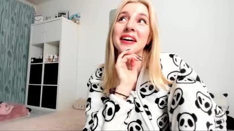 Kenzie online show from February 3, 5:29 am