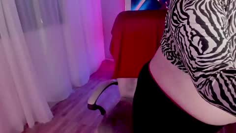 Snapshot of kenziesharik chatting on March 4, 10:38 pm Kenzie online show from March 4, 10:38 pm