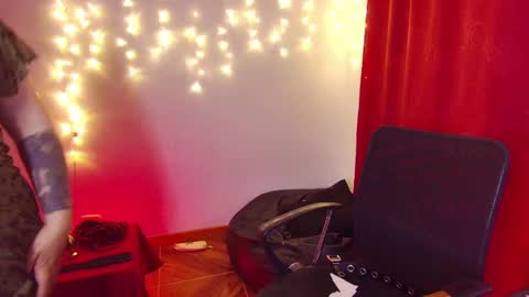 Snapshot of kenziesharik chatting on February 1, 12:51 am Kenzie online show from February 1, 12:51 am