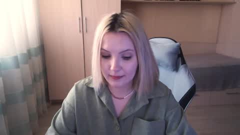 Evelyn online show from July 8, 2:31 pm