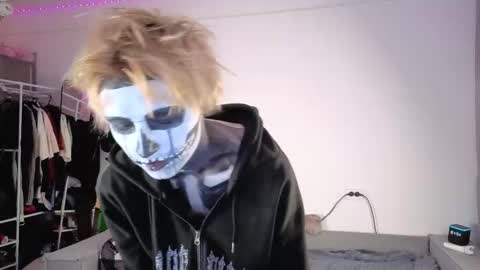 Kessy online show from October 31, 10:54 pm