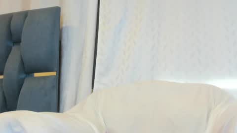 keutipleany online show from January 24, 6:25 pm