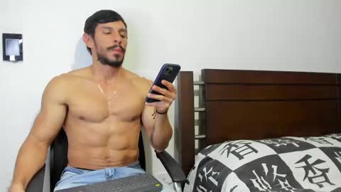 kevin_malone22 online show from April 23, 3:36 am