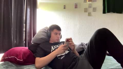 kevinderon1 online show from April 18, 8:31 pm