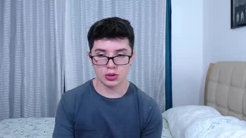 Snapshot of kevinhunts chatting on October 3, 3:04 am Kevin online show from October 3, 3:04 am