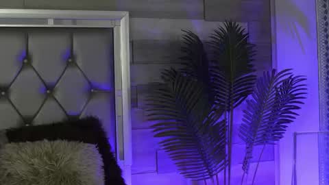 keylaconner online show from December 18, 2:51 am