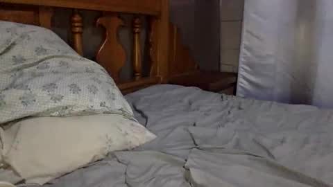 kharrileddie1 online show from April 10, 7:35 am