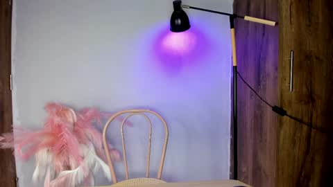 khate_smith online show from April 4, 4:25 pm