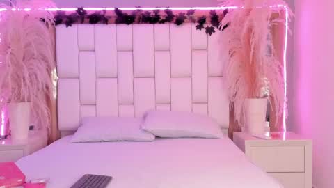 Khathiee online show from April 14, 7:06 pm