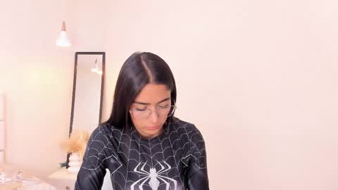 Khloe online show from April 7, 1:02 pm