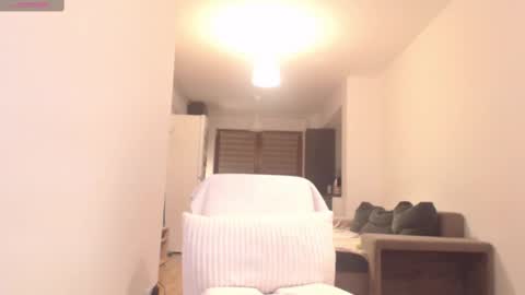 Khloe online show from February 23, 6:12 pm