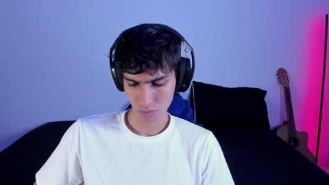 khozler_ online show from February 14, 2:50 am