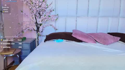 Snapshot of kiana_cream chatting on February 17, 11:34 am N M online show from February 17, 11:34 am