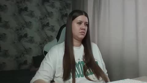 kianna_dior_ online show from March 7, 11:10 am