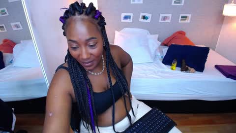Snapshot of kiara_evanss chatting on January 28, 12:15 am Kiara online show from January 28, 12:15 am