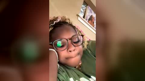 KiaraSugars online show from June 21, 8:10 am