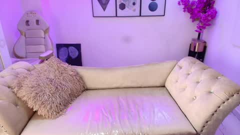 Kitty online show from May 14, 5:00 pm