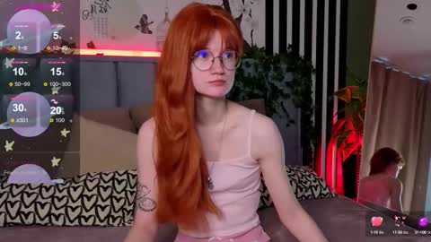 kiki_blue_eyes online show from September 24, 4:52 am