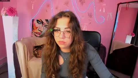 kiki_swan online show from April 27, 5:49 am