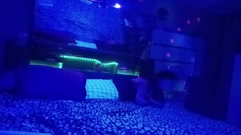 kikilovespartylights online show from April 12, 10:52 am