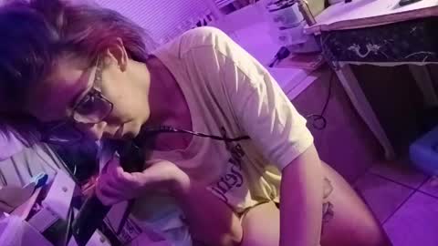 kikilovespartylights online show from April 16, 9:31 am