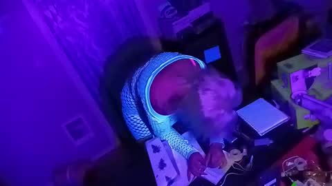 kikilovespartylights online show from December 18, 10:51 am