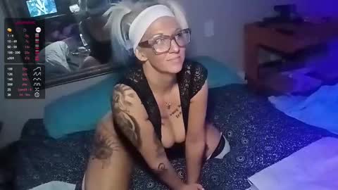 kikilovespartylights online show from January 3, 11:56 am