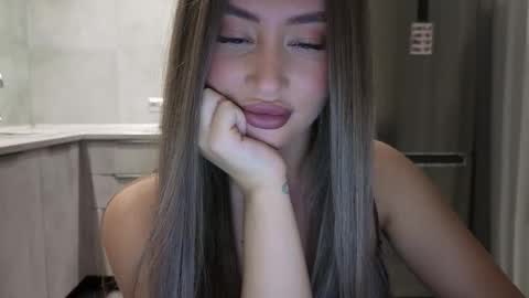 EvaAnna online show from November 5, 8:44 pm