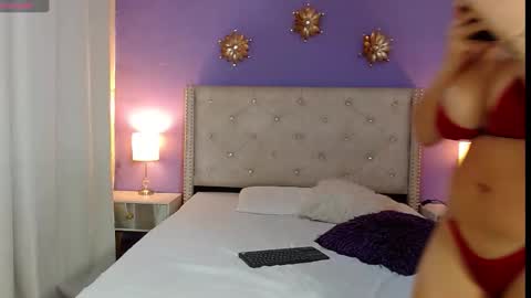 Mia  Kim online show from November 25, 5:34 pm