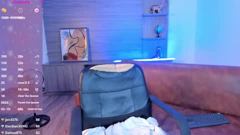 Snapshot of kim_brown_ chatting on February 11, 6:44 pm Kim online show from February 11, 6:44 pm