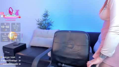 Snapshot of kim_brown_ chatting on March 3, 2:06 pm Kim online show from March 3, 2:06 pm