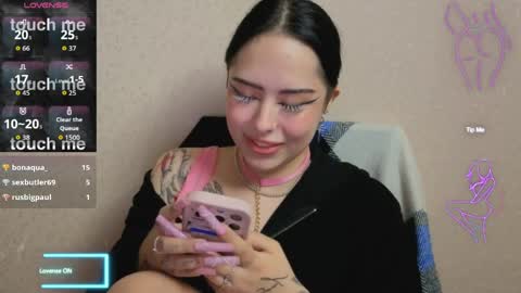 Kim online show from April 4, 8:05 pm