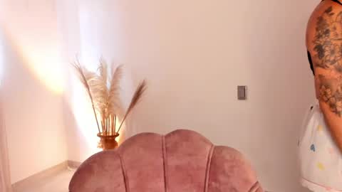 Kim Murphy online show from April 5, 1:52 pm